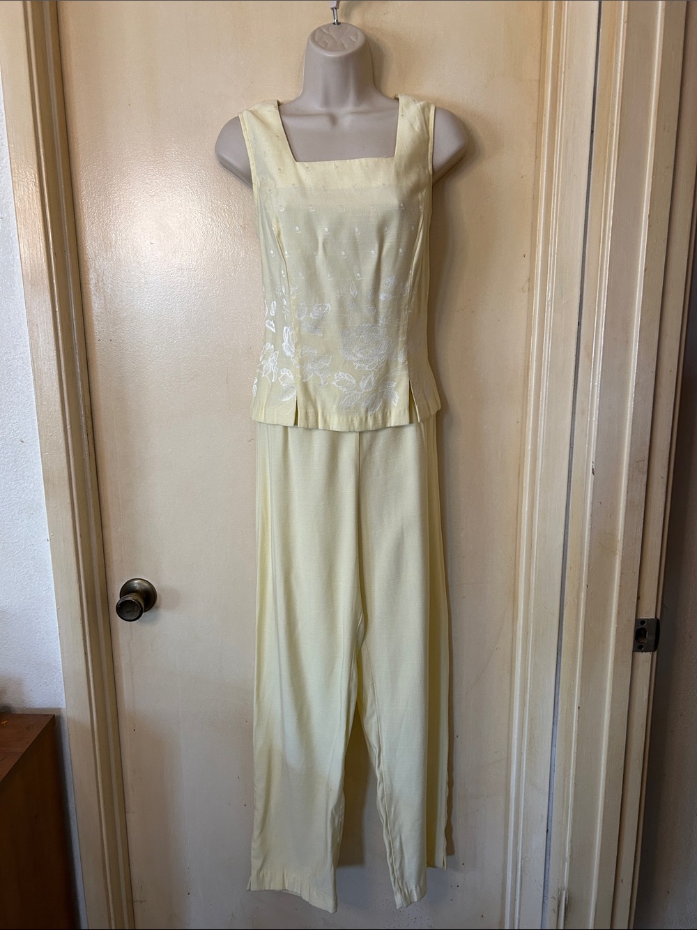 Dress Barn Pale Yellow Two-Piece Tank and Pants Set size 8